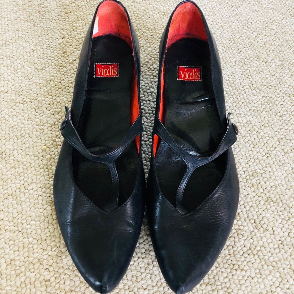Vialis Black leather size 38 (US 7-7.5)